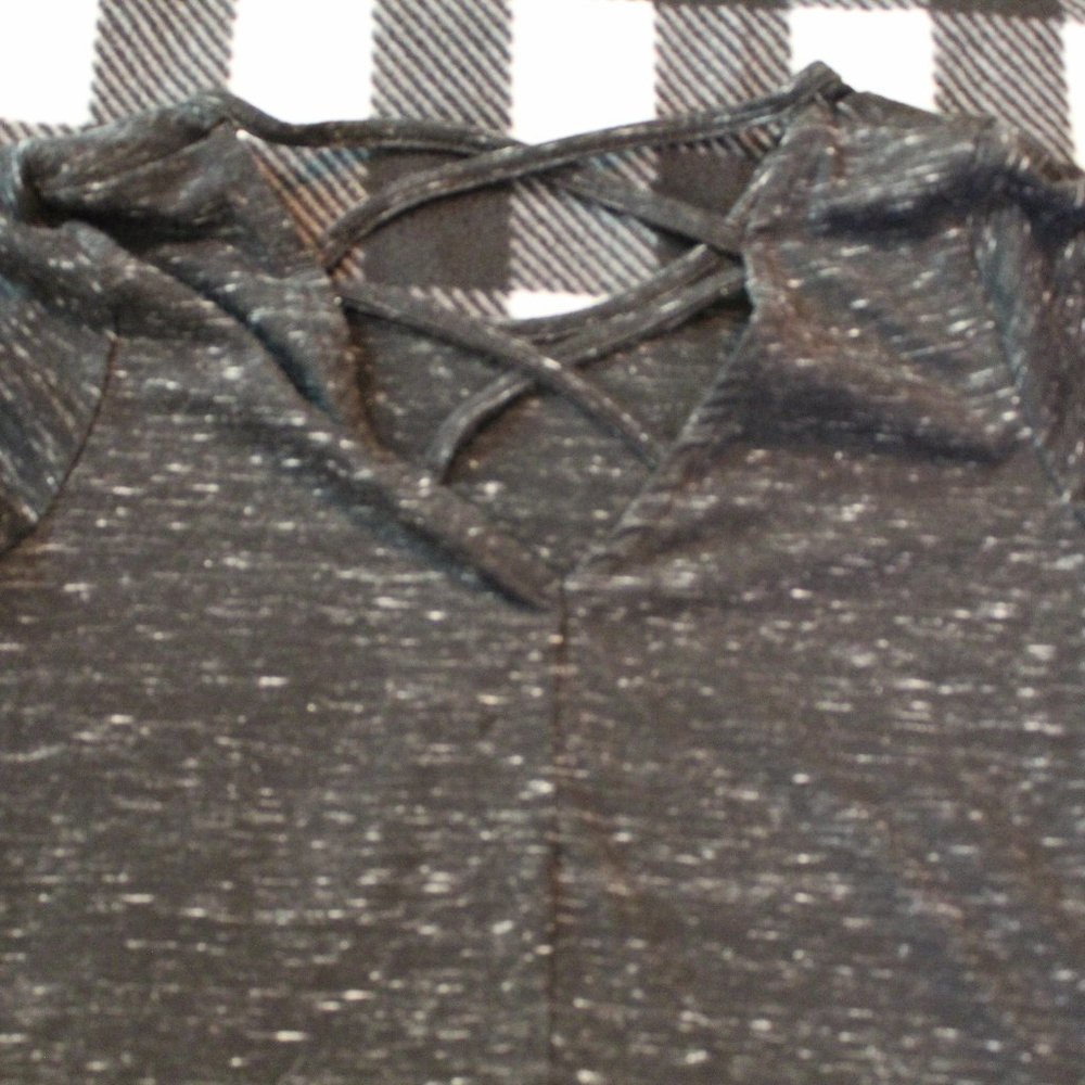 crisscross short sleeve top - Picture 2 of 3